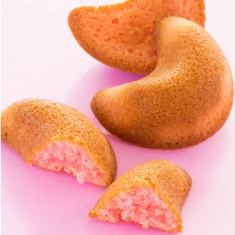 甘王草莓牛奶費南雪原價635元，特價508元。樂天市場提供