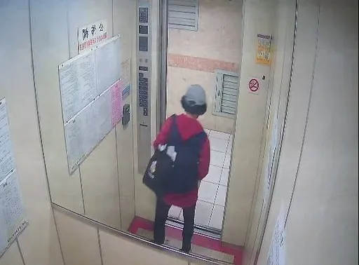 房屋買賣糾紛擺不平 婦持三秒膠灌對方家大門門鎖又潑尿