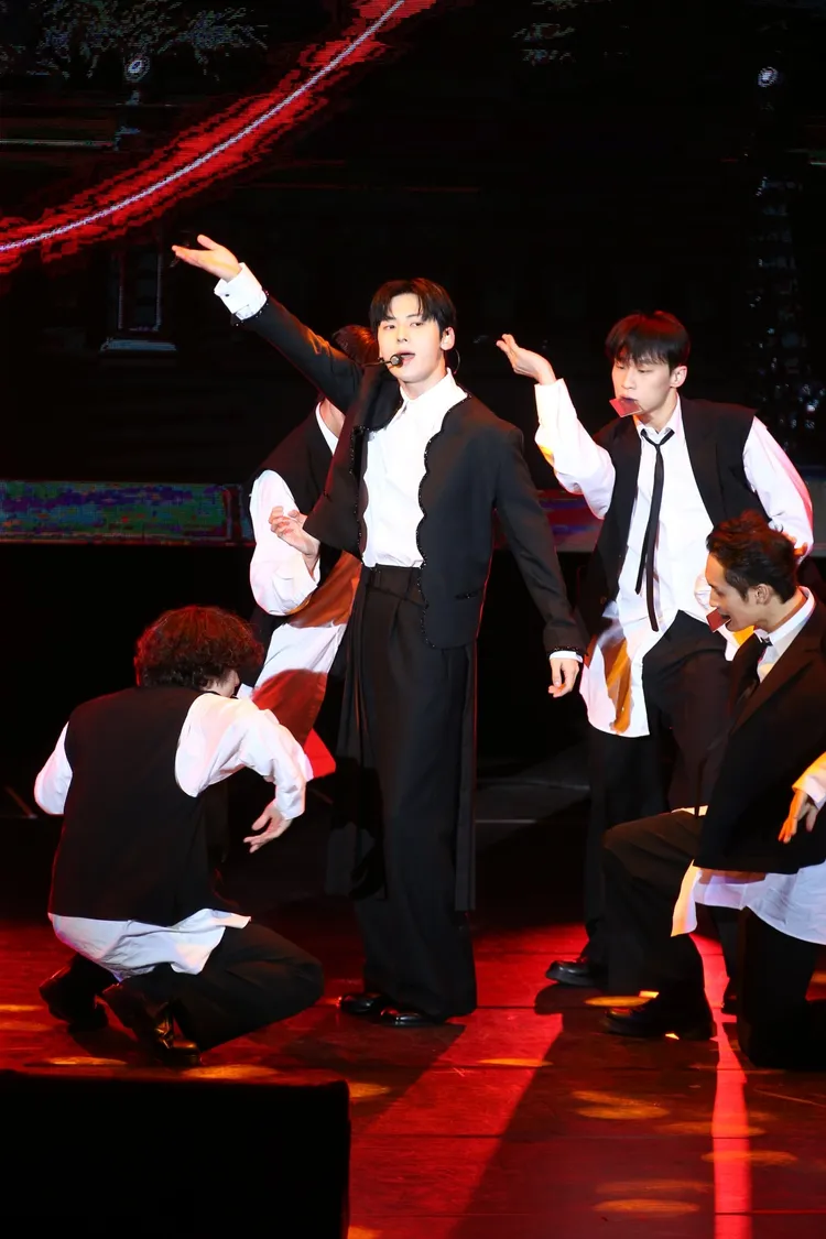 黃旼炫不只熱舞，還唱了《還魂》的插曲《Tree》。陳薇安攝