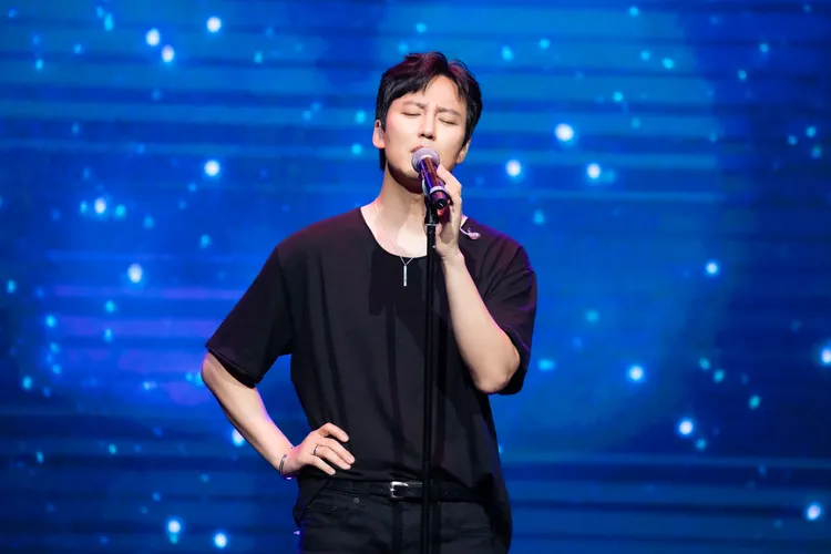 金南佶開金嗓唱歌。超級圓頂提供