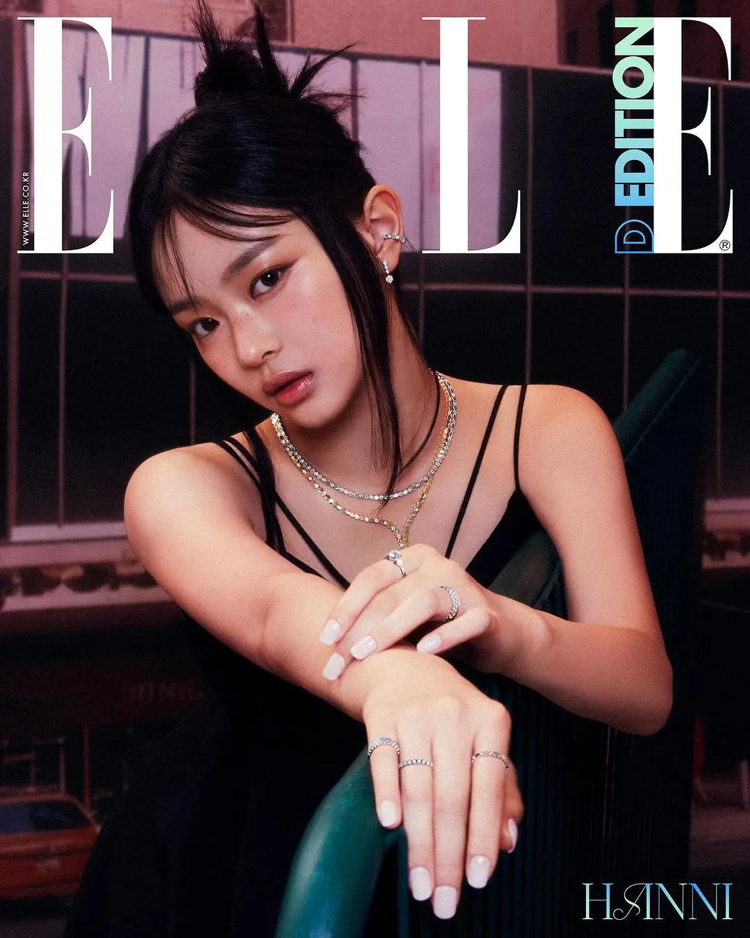 Hanni早先佩戴CHAUMET珠宝拍摄杂志封面。翻摄ellekorea
IG
