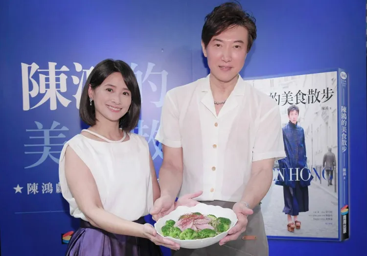 陳鴻（右）昨跟主播侯乃榕做親子餐。商周出版提供