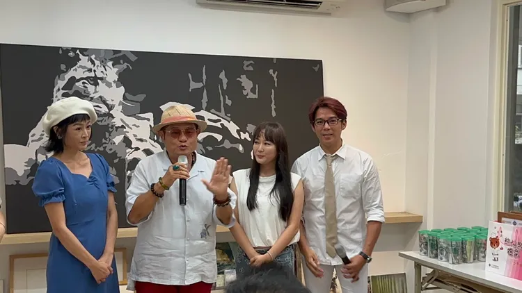 許效舜（左二）一席話感動人心，右起陳子強、陳立芹、唐玲。趙大智攝