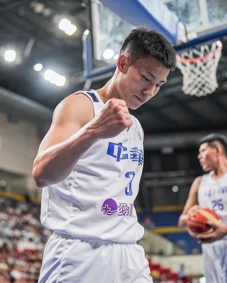 林秉聖近來陷入PLG攻城獅和T1台新的搶人之爭和合約糾紛。翻攝自林秉聖IG