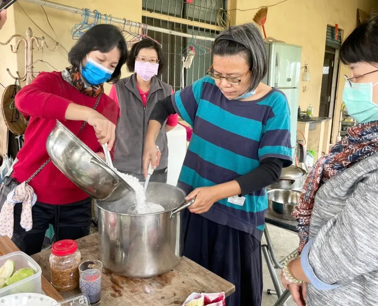 陳惠文讓學員從日常生活中自然而然學會客語。翻攝畫面