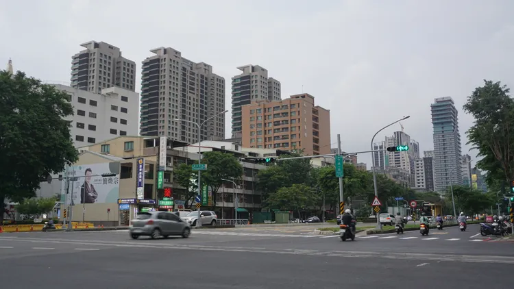 美術館特區無論新屋或中古屋房價持續走揚，即便在上半年房市盤整過程，價格具備支撐，下半年因台積電廠區確定屬2奈米，將對全市房價產生高度支撐性。葉家銘攝