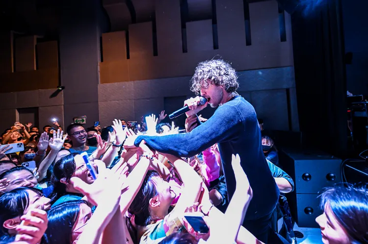 狄恩路易斯驚喜下台與粉絲自拍，來者不拒。Live Nation Taiwan提供