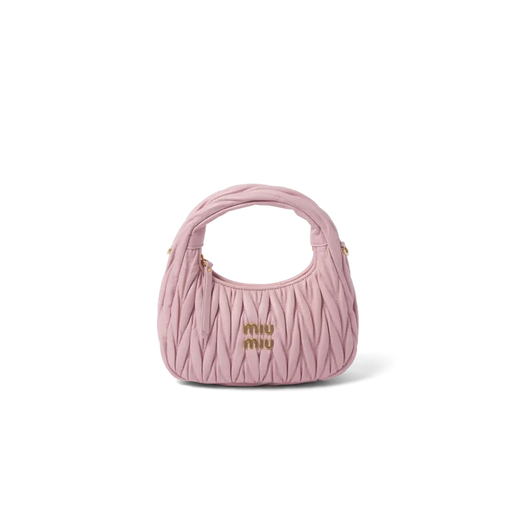 Wander Matelassé納帕軟皮半月形包款，8萬2000元。品牌提供