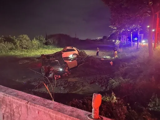 嘉縣東石鄉2車高速相撞 翻落農田1死2傷