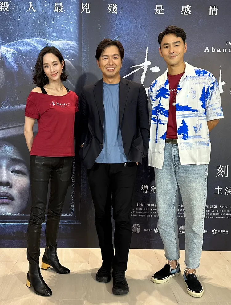 張鈞甯(左)、阮經天(右)日前接受MOMOTV節目《TALK一杯》主持人鄭偉柏專訪。MOMOTV 75台提供