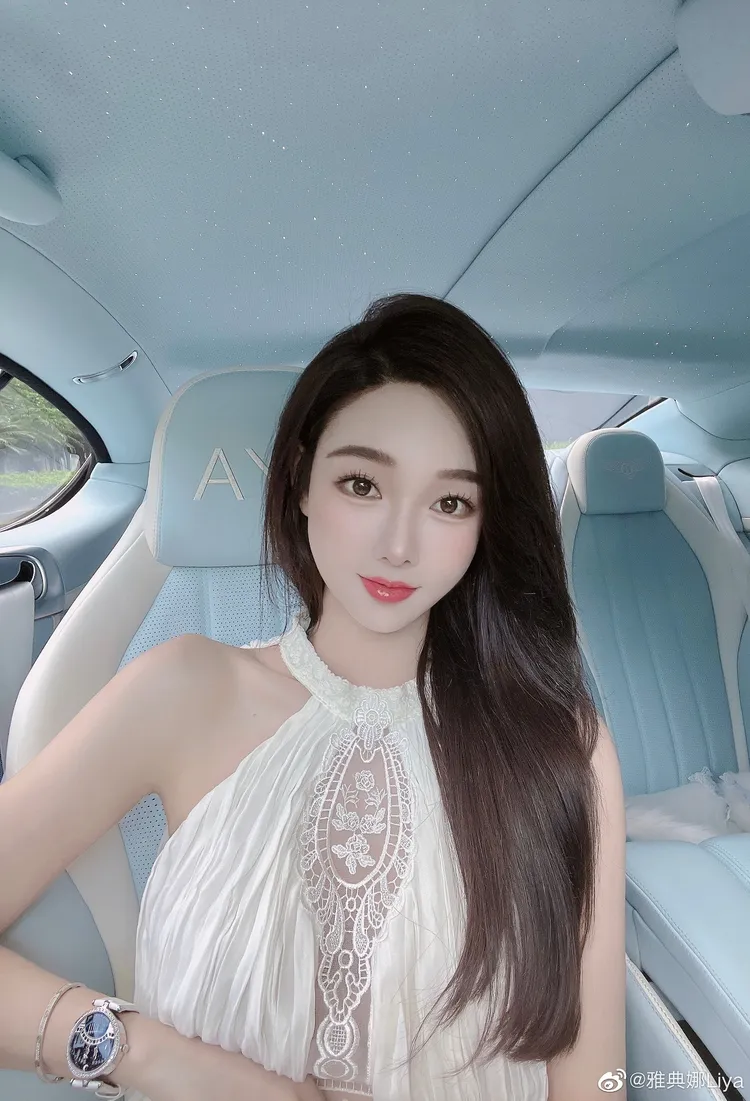 網友懷疑她被閨蜜出賣。微博 / @雅典娜liya