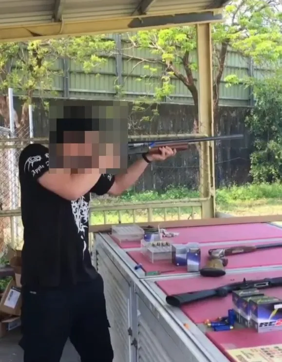 施男常到各地合法靶場試槍。民眾提供