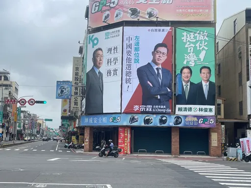 柯文哲64岁生日!他送「中国要他选总统」看板大礼 悬挂地点曝光