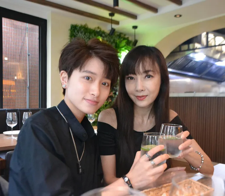 鄭靚歆和媽媽胡文英感情好。翻攝自鄭靚歆臉書