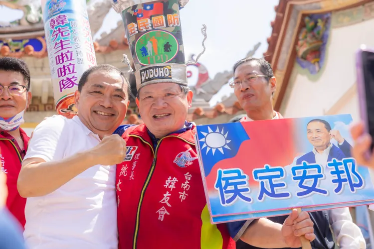 侯友宜說要和所有的鄉親一起拚，「顧好台灣，不戰爭、要和平！」。翻攝畫面