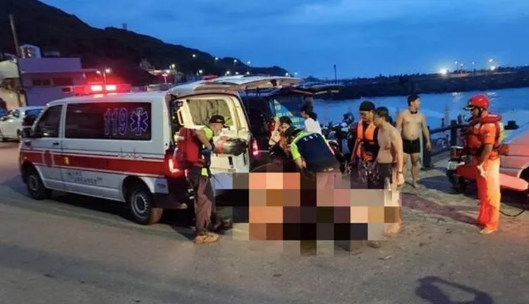 週末天氣放晴，基隆大武崙海灘湧入大量遊客，但今天卻接連傳出3起溺水事件。翻攝照片