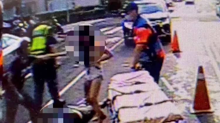 肇事女子未受傷，下車關切婦人傷勢。讀者提供