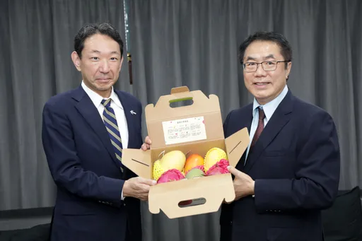 黄伟哲热情接待日本前众议员 推荐吃喝玩乐必访「台南400一定要来」