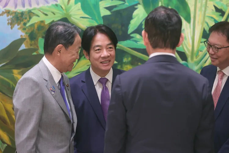 麻生太郎希望台日持續互動，積累彼此的真摯情誼。總統府提供