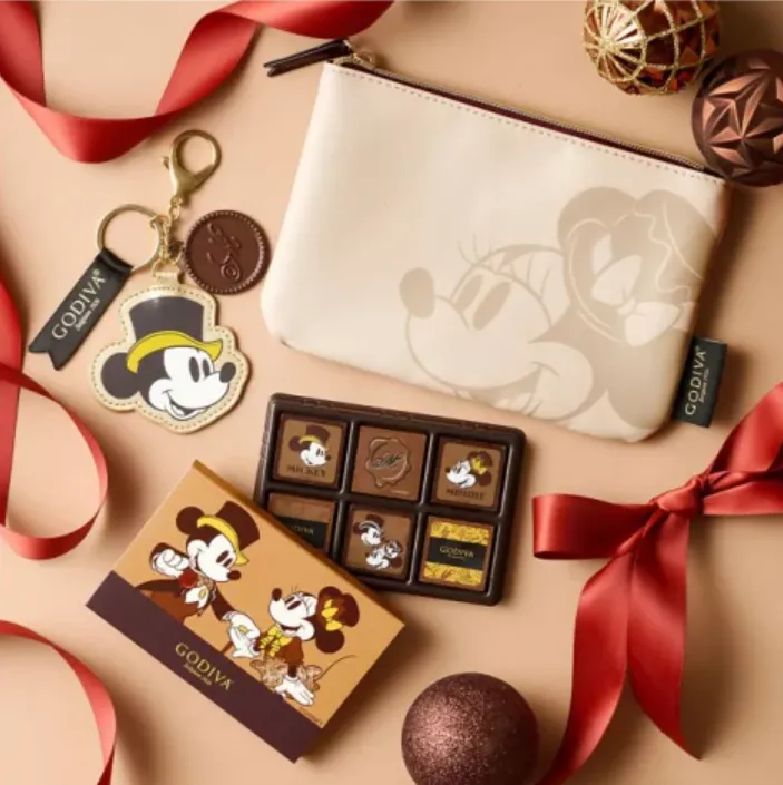 GODIVA x DISNEY米奇米妮化妝包＋巧克力片禮盒組，原價3160元特價980元。樂天市場提供