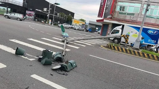 中颱卡努暴風圈威脅北台 宜蘭號誌燈不敵狂風腰折倒塌