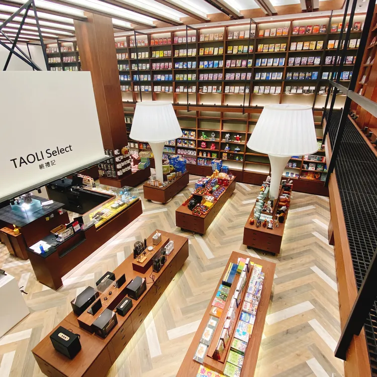 機場最美書店桃禮記雙層6.3米挑高設計，映入眼簾大氣又壯觀。桃園機場提供