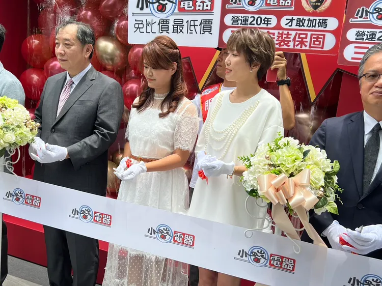 大牙參加開幕活動。鮮明攝