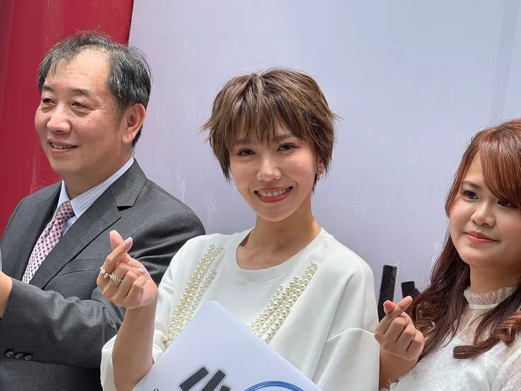 大牙出席活動。鮮明攝