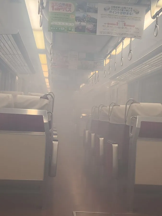 車廂裡濃煙狂竄。翻攝X@Lotus1204