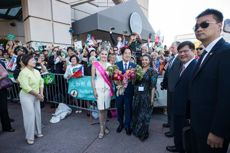 賴清德在下榻處受到僑胞熱烈歡迎。總統府提供