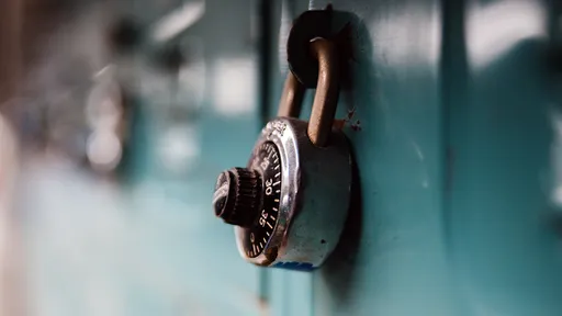 房東鎖屋1個月「囚房客餓到死」　欠租遭懲！屍身瘦到皮包骨