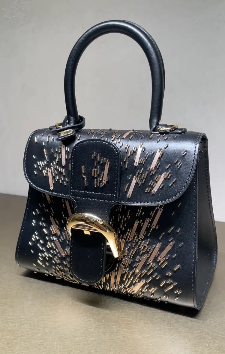 他最想送媽媽Capric Firework包款。張家玲攝