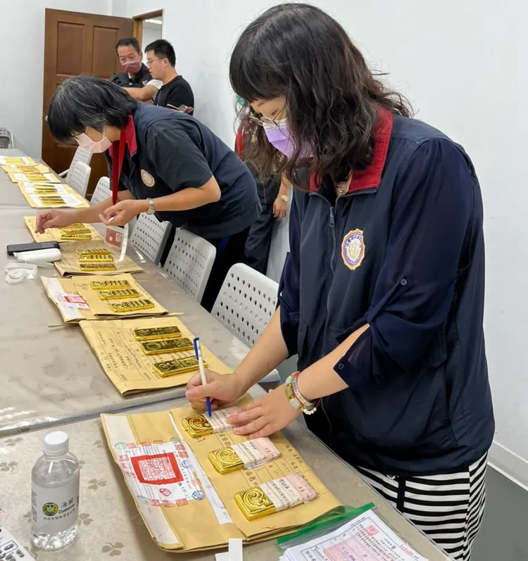 執行官進行查封及鑑價。桃園分署提供