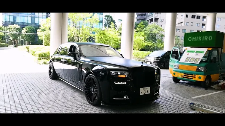 價值1億日圓（約2219萬元台幣）的勞斯萊斯Phantom Series II。翻攝松浦勝人【max matsuura】YT