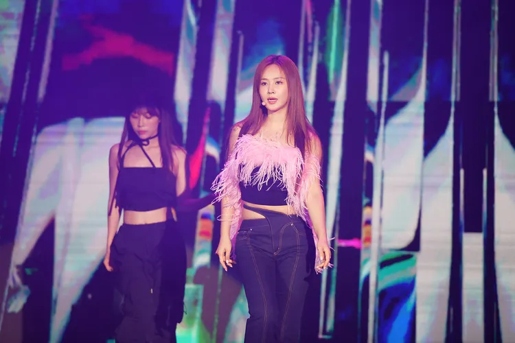 俞利分享日常生活照，興致一來就亂舞，她再三解釋「我沒喝酒喔」。VISION SIAM COMPANY LIMITED ／希林國際提供