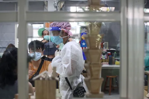 護理立委籲讓屆退人員留任補人力 學妹們留言發問!然後就被封鎖了