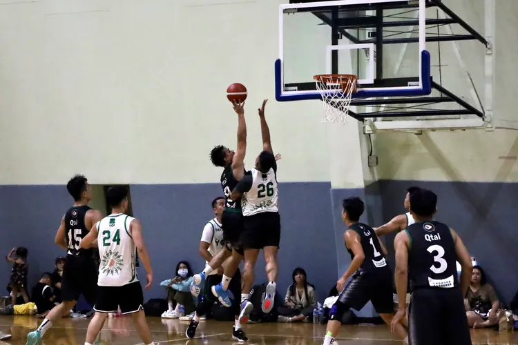 在親友的加油吶喊中，男子組Qtai看見秀林順利將冠軍獎盃及獎金帶回花蓮。原民局提供