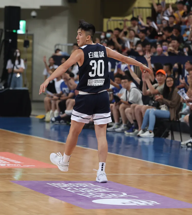 白曜誠投進3分球。中華籃協。