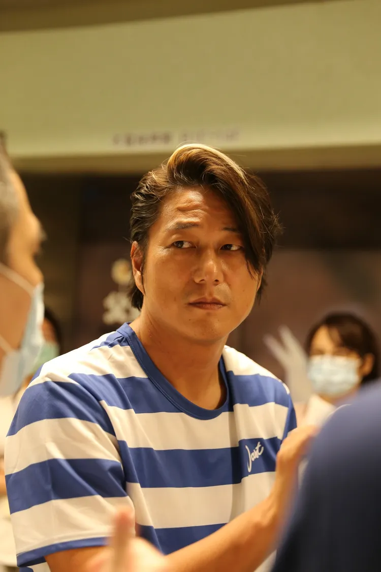 台大名醫施景中（左）大讚韓哥（右）「真的是巨星。」翻攝《Jin-Chung Shih 》臉書