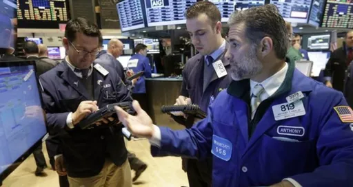 觀望蘋果財報！美股走低　費半挫逾1% 