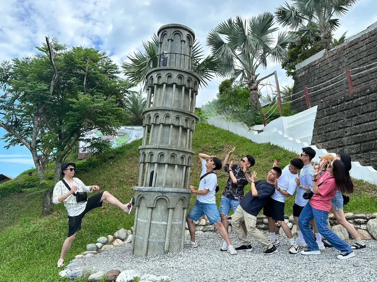 永慶房屋帶員工暢玩台灣各地，永慶人也展現出拍照打卡的創意，快樂擁抱工作與生活平衡。永慶房產集團提供