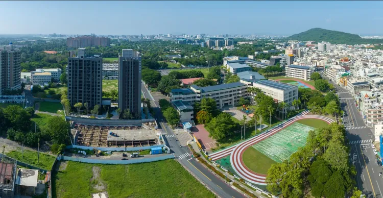 「艾美綠河」屬於正對校園景觀宅。清景麟提供