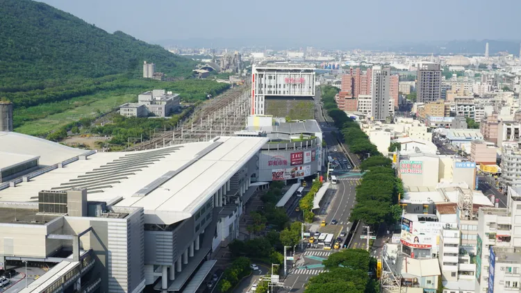 左營高鐵特區已出現逼近5字頭成交預售案，中古屋也坐穩2字頭邁向3字頭。葉家銘攝