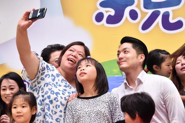 蔣萬安今出席市府親子日回應北藝爭議款。北市府提供