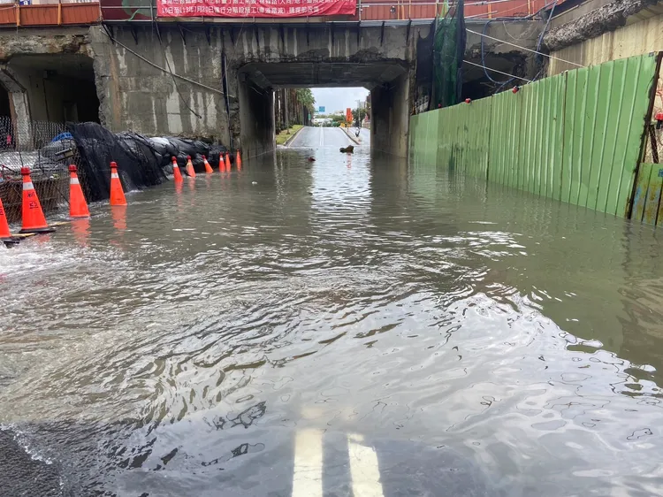 幸未有人車受困。市府提供