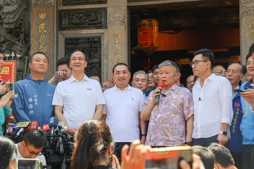 侯友宜參拜大甲鎮瀾宮 顏清標:希望選出帶來兩岸和平的總統