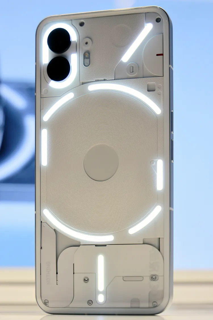 NOTHING Phone(2) 有5000萬畫素廣角、超廣角雙主鏡頭。原廠提供