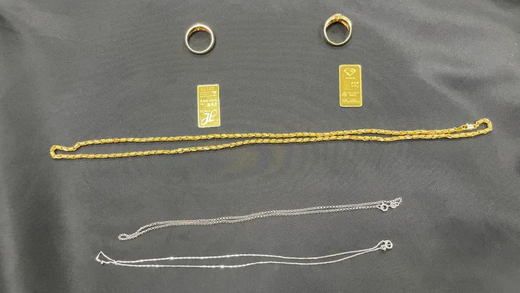 王男得手金飾一批已有部分變賣。翻攝畫面