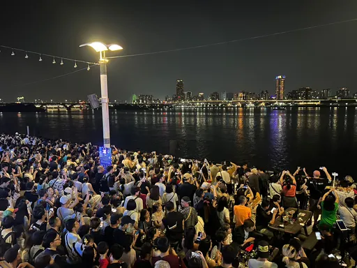 台北大稻埕壓軸煙火秀人擠人 行經大同區公車改道取消站點