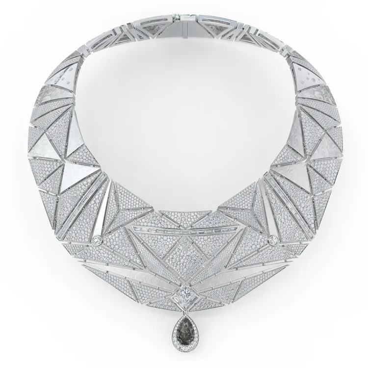 Winter項鍊，主石為5.06克拉暗彩綠灰色鑽石，約2615萬元。品牌提供